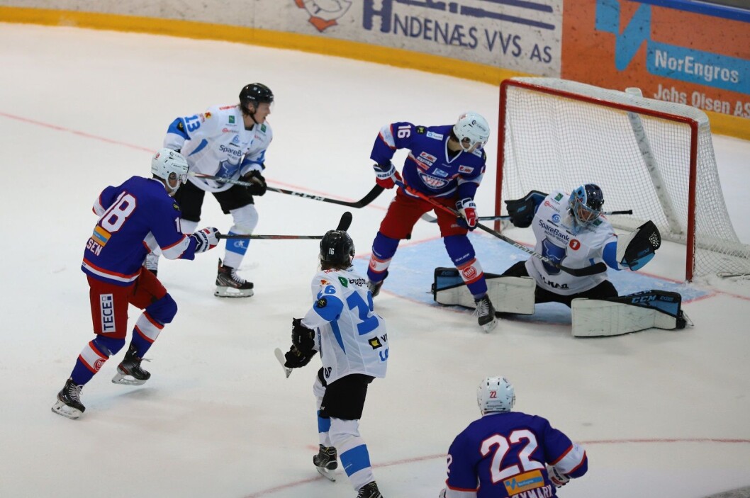 31 skudd etter to perioder resulterte i ett mål. Effektiviteten må opp. Foto: André Kjernsli 31 skudd etter to perioder resulterte i ett mål. Effektiviteten må opp. Foto: André Kjernsli