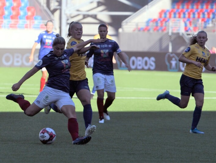 Vålerengaana Stefanovic gir Oslo-laget en 1-0-ledelse. Foto: Christian Boger Vålerengaana Stefanovic gir Oslo-laget en 1-0-ledelse. Foto: Christian Boger