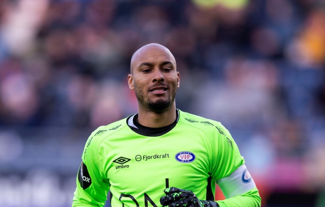 VIF-keeper Adam Larsen Kwarasey har slitt med en trøblete rygg. Men nå er både han og Herolind Shala tilbake i troppen. Foto: Carina Johansen / Ntb Scanpix VIF-keeper Adam Larsen Kwarasey har slitt med en trøblete rygg. Men nå er både han og Herolind Shala tilbake i troppen. Foto: Carina Johansen / Ntb Scanpix