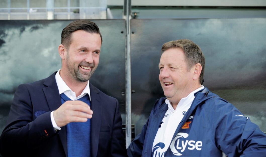 Hyggelig tone mellom VIFs Ronny Deila og Viking-trener Bjarne Berntsen før kampen. Ikke fullt så hyggelig for Deila etter 4-0 tapet for siddisene. Nå har VIF åtte kamper på rad uten seier. Foto: Stian Lysberg Solum / NTB scanpix Hyggelig tone mellom VIFs Ronny Deila og Viking-trener Bjarne Berntsen før kampen. Ikke fullt så hyggelig for Deila etter 4-0 tapet for siddisene. Nå har VIF åtte kamper på rad uten seier. Foto: Stian Lysberg Solum / NTB scanpix