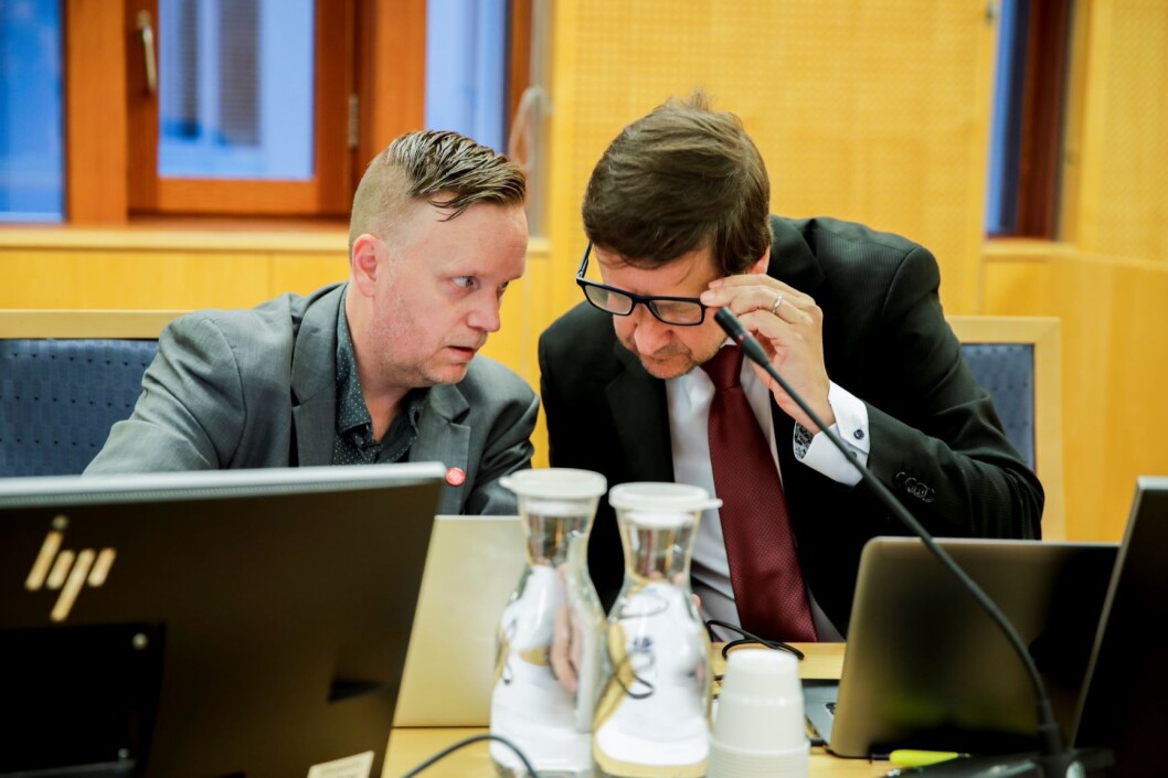 Styreleder Morten Malmin (til venstre) i Folkeaksjonen Nei til mer bompenger (FNB) sammen med advokat John Christian Elden i Oslo byfogdembete. Foto: Vidar Ruud / NTB scanpix Styreleder Morten Malmin (til venstre) i Folkeaksjonen Nei til mer bompenger (FNB) sammen med advokat John Christian Elden i Oslo byfogdembete. Foto: Vidar Ruud / NTB scanpix