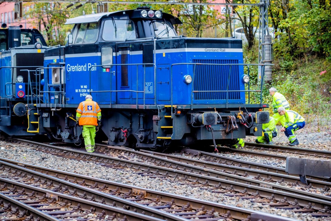 Skiftelokomotiv sporet av ved Bryn stasjon i Oslo onsdag morgen. Bane Nor opplyser at det tar tid å reparere skadene og varsler en ny oppdatering søndag. Foto: Stian Lysberg Solum / NTB scanpix Skiftelokomotiv sporet av ved Bryn stasjon i Oslo onsdag morgen. Bane Nor opplyser at det tar tid å reparere skadene og varsler en ny oppdatering søndag. Foto: Stian Lysberg Solum / NTB scanpix
