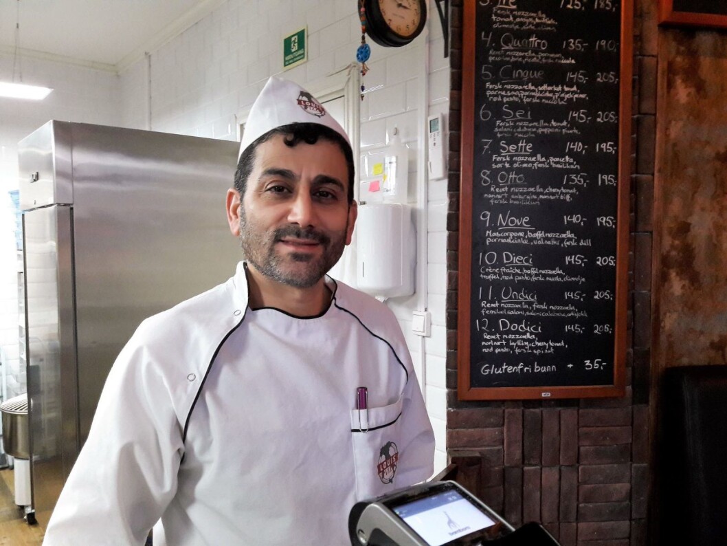 Sorab Abolfathi bak disken hos Louis Pizza. Foto: Anders Høilund Sorab Abolfathi bak disken hos Louis Pizza. Foto: Anders Høilund