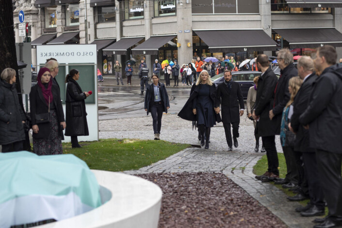 Kronprinsesse Mette-Marit og kronprins Haakon Magnus ankommer. Foto: Olav Helland Kronprinsesse Mette-Marit og kronprins Haakon Magnus ankommer. Foto: Olav Helland