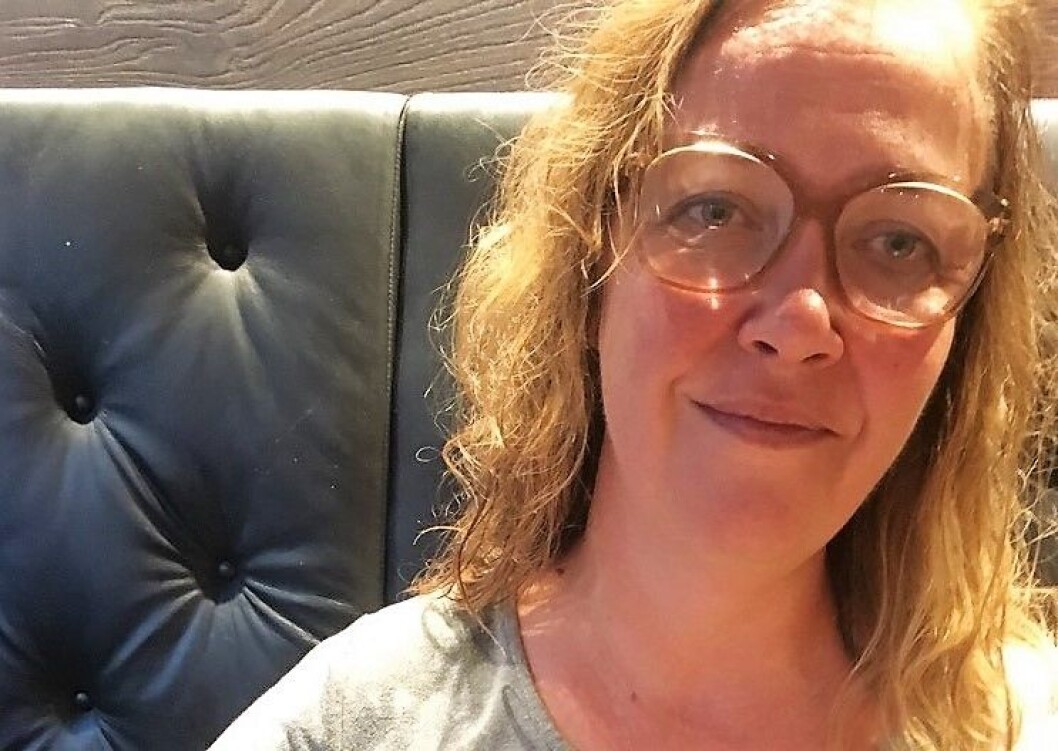 Trude Håland ble klissvåt da frisør Merete Hodne kastet øl på henne under demonstrasjonen mot Sian i går. Foto: Privat Trude Håland ble klissvåt da frisør Merete Hodne kastet øl på henne under demonstrasjonen mot Sian i går. Foto: Privat
