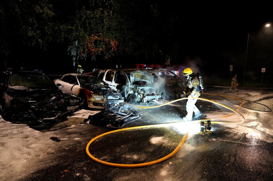 Det brant i fem biler i Ulvenveien i Oslo natt til mandag. Politiet mistenker at brannene ble påsatt. Foto: Fredrik Hagen / NTB scanpix Det brant i fem biler i Ulvenveien i Oslo natt til mandag. Politiet mistenker at brannene ble påsatt. Foto: Fredrik Hagen / NTB scanpix