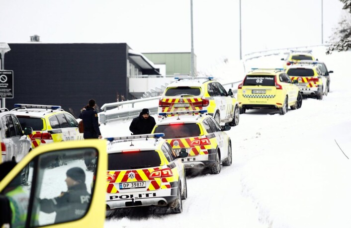 Mannen er også tiltalt for brudd på våpenloven fordi han hadde to maskinpistoler i Audi-en han kjørte. Foto: Audun Braastad / NTB scanpix Mannen er også tiltalt for brudd på våpenloven fordi han hadde to maskinpistoler i Audi-en han kjørte. Foto: Audun Braastad / NTB scanpix