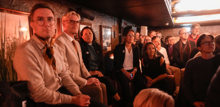 Ba om unnskyldning foran fullsatt pub: – En symboltung plass