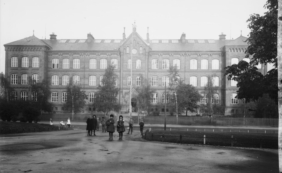 Vålerenga skole har fulgt bydelen gjennom krig og vekst. Lørdag feiret den 130 år: – Alle er stolte av å ha gått der