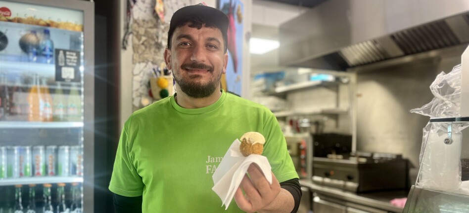 Jamal (40) kom som flyktning, ble lurt og mistet alt. Nå driver han et populært gatekjøkken på Grünerløkka