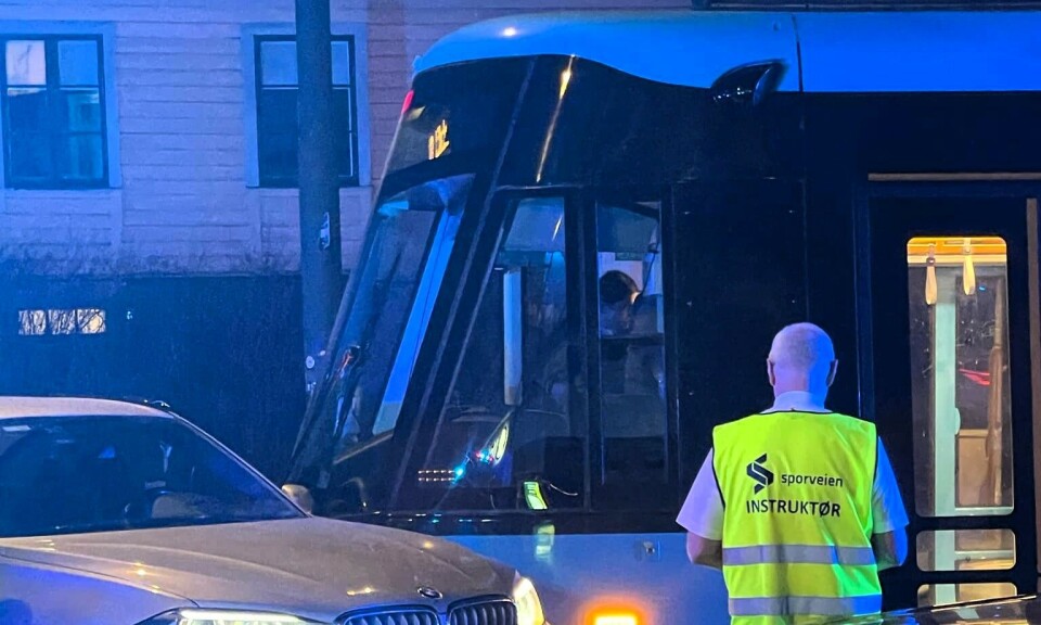 Her har trikken akkurat kollidert med politibilen på Solli plass.