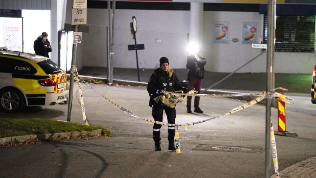 En mindreårig gutt ble pågrepet ved Årvoll før klokken 05.45 i morges. Samtidig er den skadde 18-åringen utenfor livsfare, opplyser politiet. Foto: Fredrik Hagen / NTB scanpix En mindreårig gutt ble pågrepet ved Årvoll før klokken 05.45 i morges. Samtidig er den skadde 18-åringen utenfor livsfare, opplyser politiet. Foto: Fredrik Hagen / NTB scanpix