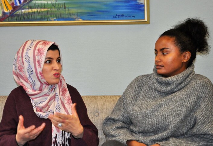Bahar Ahmed (til v.) er utdannet bilmekaniker, har nær fullført ingeniørutdanning og har intensivkurs som lærer fra Kurdistan.Etiopiske Mahelet Ayele (til h.) vil fullføre videregående og drømmer om en utdanning der hun kan jobbe med barn. Foto: Arnsten Linstad Bahar Ahmed (til v.) er utdannet bilmekaniker, har nær fullført ingeniørutdanning og har intensivkurs som lærer fra Kurdistan.Etiopiske Mahelet Ayele (til h.) vil fullføre videregående og drømmer om en utdanning der hun kan jobbe med barn. Foto: Arnsten Linstad
