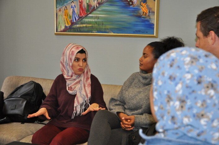 Bahar Ahmed (til v.) og Mahelet Ayele. Espen Andreas Hasle (KrF) og Mayada Moussa lytter. Foto: Arnsten Linstad Bahar Ahmed (til v.) og Mahelet Ayele. Espen Andreas Hasle (KrF) og Mayada Moussa lytter. Foto: Arnsten Linstad