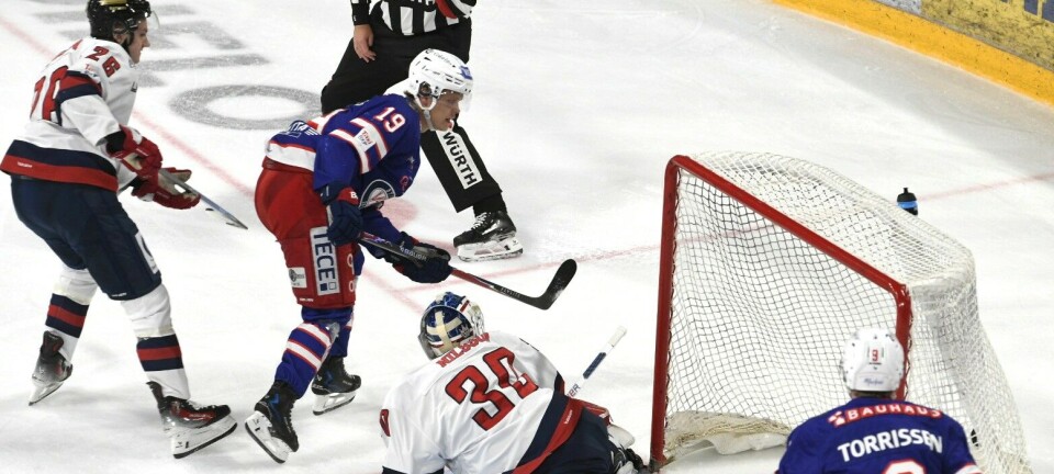 Ellevill hockeyfest: – Perfekt start på min Vålerenga-karriere, sier Adrian Saxrud-Danielsen