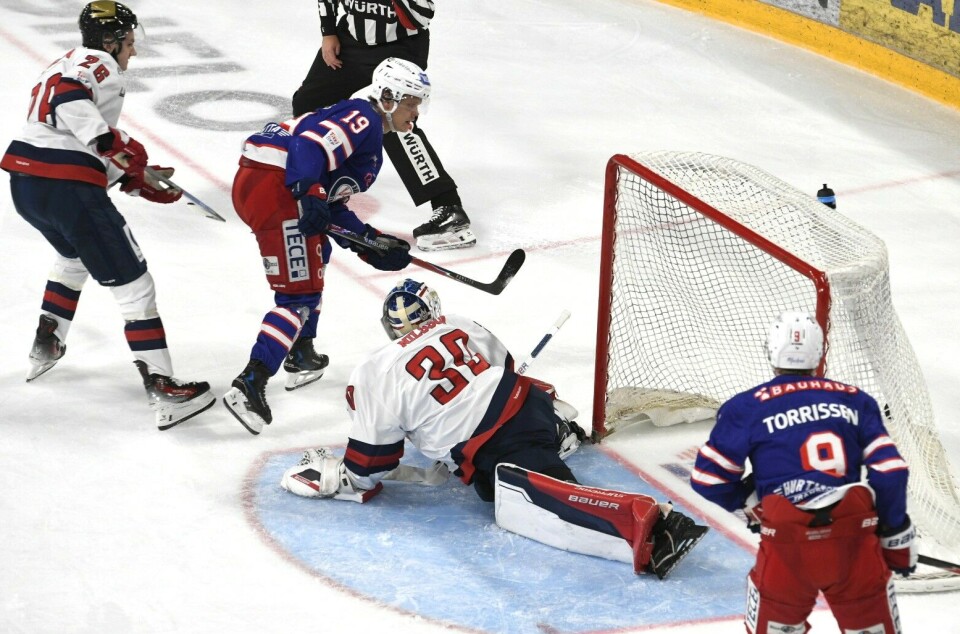 Ellevill hockeyfest: – Perfekt start på min Vålerenga-karriere, sier Adrian Saxrud-Danielsen