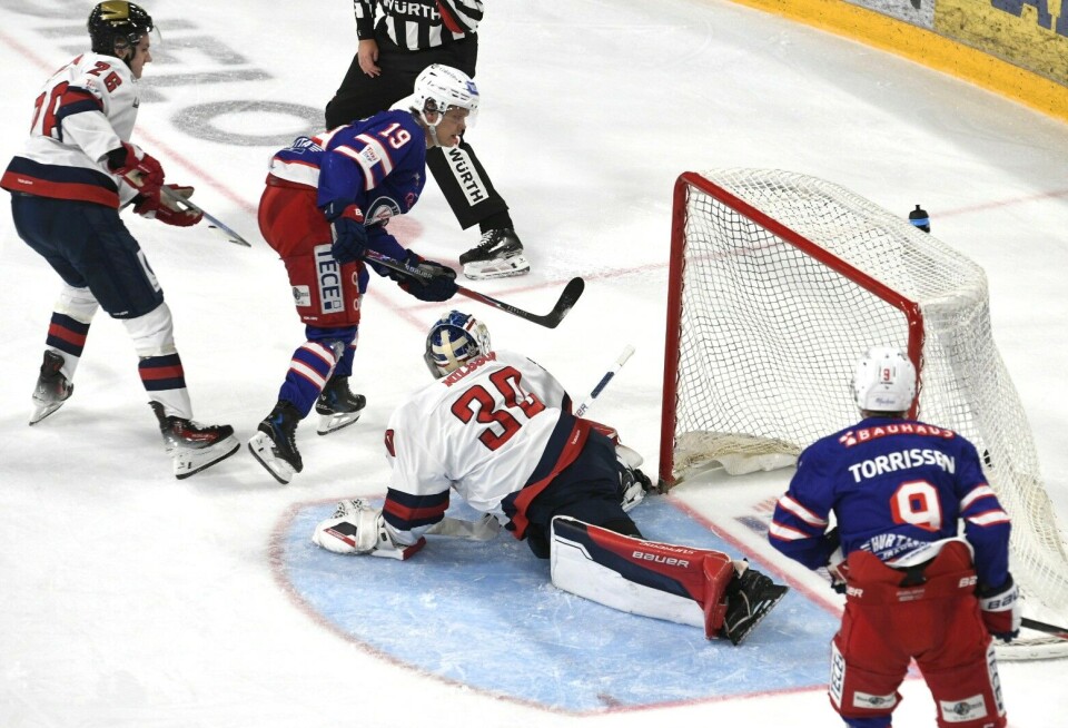 Ellevill hockeyfest: – Perfekt start på min Vålerenga-karriere, sier Adrian Saxrud-Danielsen