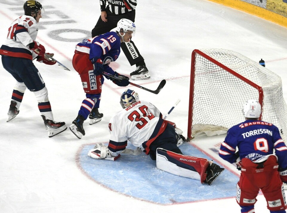 Ellevill hockeyfest: – Perfekt start på min Vålerenga-karriere, sier Adrian Saxrud-Danielsen