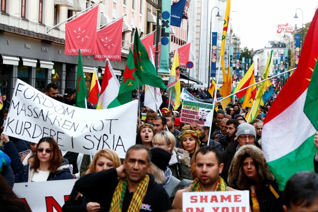 Et tog med demonstranter gikk fra Oslo S til Utenriksdepartementet for å demonstrere mot Tyrkias militæroperasjon i Syria. Foto: Terje Pedersen / NTB scanpix