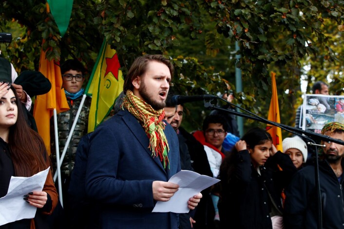 Freddy André Øvstegård, fra SV med apell da kurdere demonstrerer mot Tyrkia i Oslo. Foto: Terje Pedersen / NTB scanpix Freddy André Øvstegård, fra SV med apell da kurdere demonstrerer mot Tyrkia i Oslo. Foto: Terje Pedersen / NTB scanpix