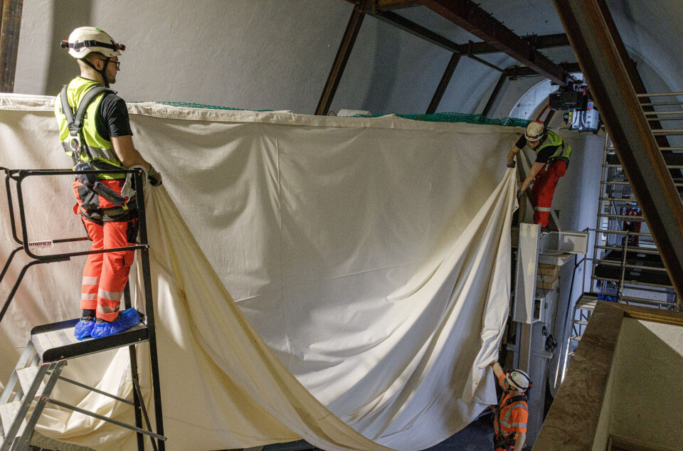 Dekket til med hvit duk før nervepirrende prosess på Bygdøy