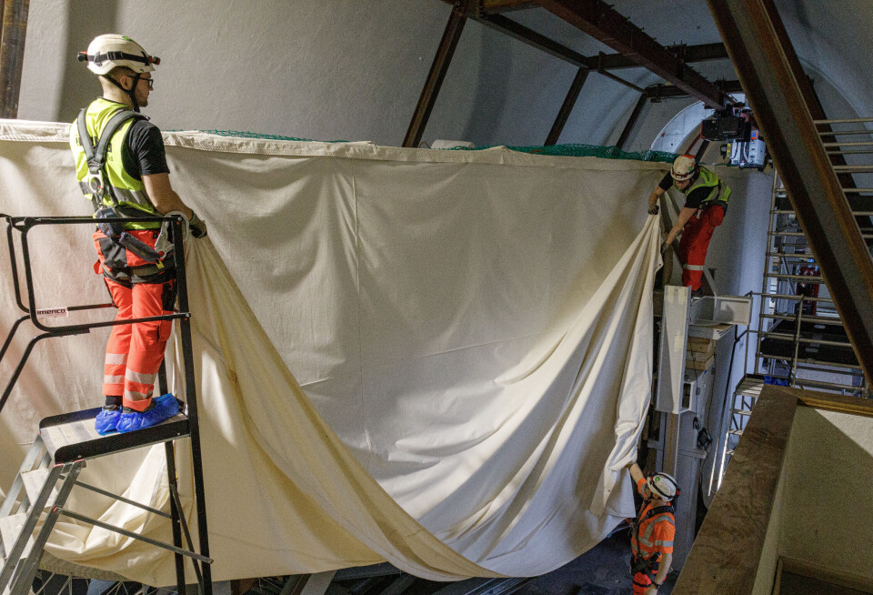 Dekket til med hvit duk før nervepirrende prosess