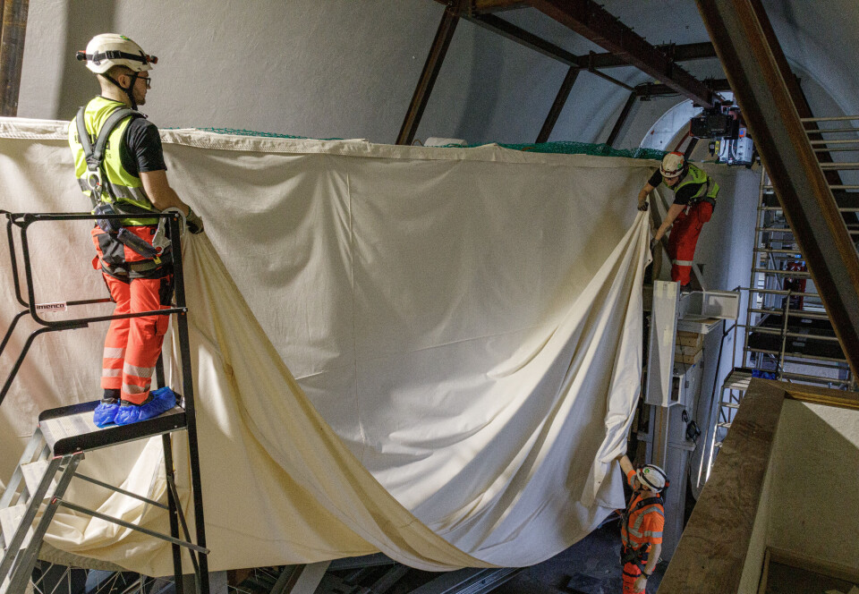 Dekket til med hvit duk før nervepirrende prosess på Bygdøy