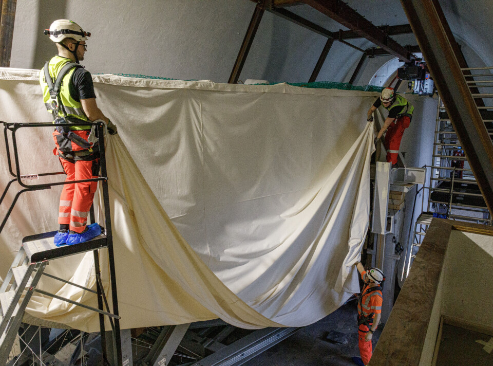 Dekket til med hvit duk før nervepirrende prosess på Bygdøy