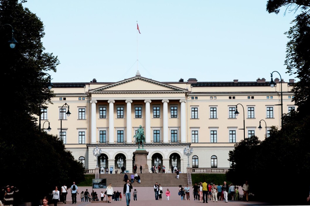 Det skal blant annet installeres dynamiske pullerter i Slottsbakken som kan heves og senkes etter behov, i forbindelse med sikringen av Slottsparken. Foto: Lise Åserud / NTB scanpix Det skal blant annet installeres dynamiske pullerter i Slottsbakken som kan heves og senkes etter behov, i forbindelse med sikringen av Slottsparken. Foto: Lise Åserud / NTB scanpix