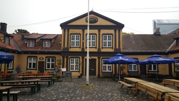 Gaasa i Storgata har skjenket sin siste utepils for denne gangen. Foto: Tarjei Kidd Olsen Gaasa i Storgata har skjenket sin siste utepils for denne gangen. Foto: Tarjei Kidd Olsen