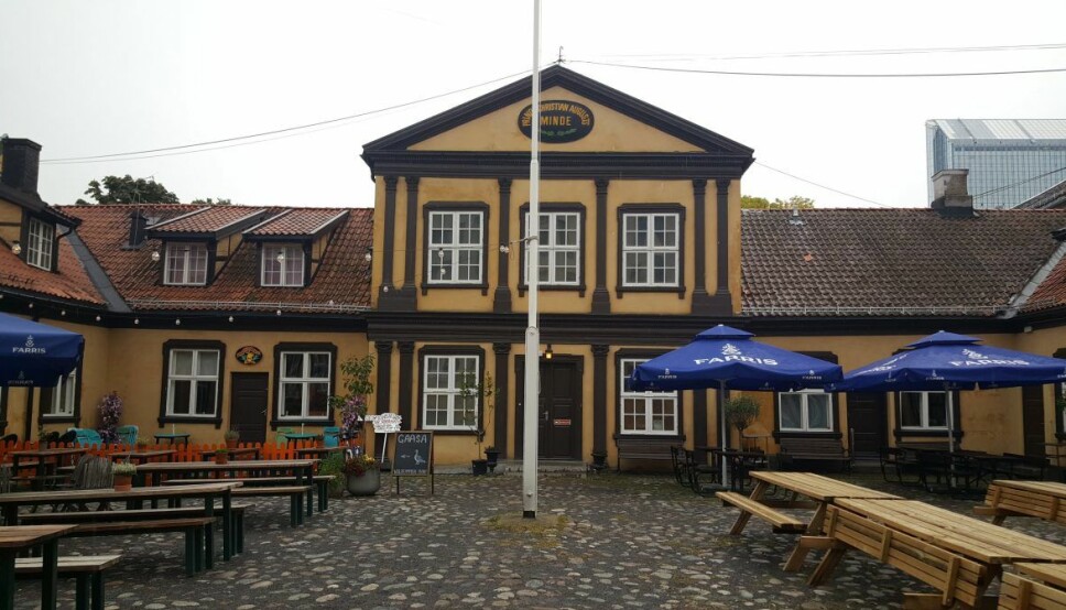 Mangelsgården ble oppført 1698 som herskapelig landsted. I 1757 gikk gården over til general Johan Mangelsen og ble derfor kalt Mangelsgården.