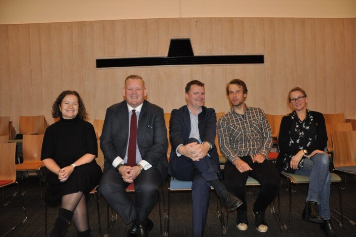 Blågrønt samarbeid i bydel Frogner (fra venstre); Mette Spurkeland (H), Carl-Henrik Sand Bastiansen (H), Jens Jørgen Lie (H), Adam Tumidajewicz (MDG) og Marina Heyerdahl (MDG). Foto: Arnsten Linstad Blågrønt samarbeid i bydel Frogner (fra venstre); Mette Spurkeland (H), Carl-Henrik Sand Bastiansen (H), Jens Jørgen Lie (H), Adam Tumidajewicz (MDG) og Marina Heyerdahl (MDG). Foto: Arnsten Linstad