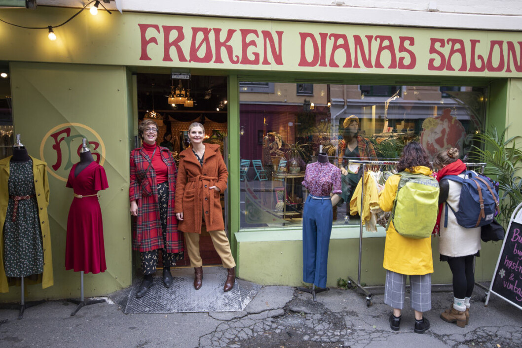 Ellen Marie Garåsen og Elise Dingstad har bestemt seg for at det er på Grünerløkka de to og Frøken Dianas Salonger hører hjemme. Foto: Olav Helland Ellen Marie Garåsen og Elise Dingstad har bestemt seg for at det er på Grünerløkka de to og Frøken Dianas Salonger hører hjemme. Foto: Olav Helland