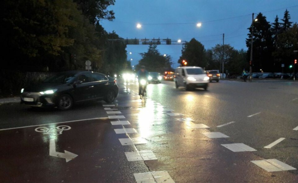 Morgenstemning fra krysset mellom Ullevålsveien og Kirkeveien. Her er det vanskelig å få oversikt, og bilene kommer fort. Foto: Anders Høilund