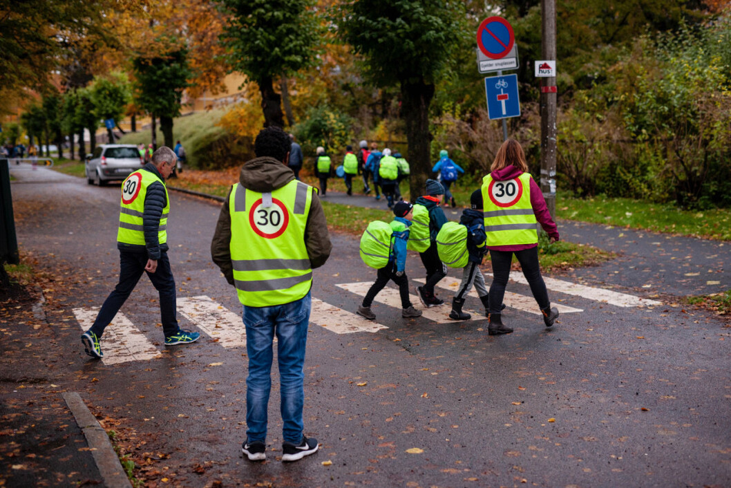 Følgegruppe på vei til Grefsen skole. Foto: Paal Ritter Schjerven Følgegruppe på vei til Grefsen skole. Foto: Paal Ritter Schjerven