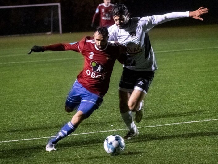 Mustafa Hassan Ahmad lagde kampens fineste mål da han skrudde ballen i krysset etter 54 min. Foto: Bjørnar Morønning Mustafa Hassan Ahmad lagde kampens fineste mål da han skrudde ballen i krysset etter 54 min. Foto: Bjørnar Morønning