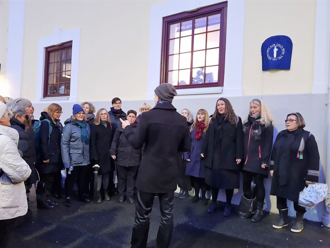 Oslo damekor sang ut til ære for Lisa Kristoffersen. Foto: Annette Søreide Oslo damekor sang ut til ære for Lisa Kristoffersen. Foto: Annette Søreide