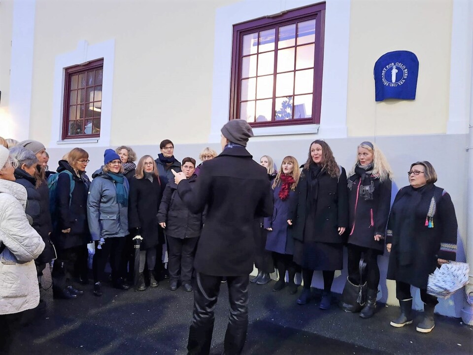 Oslo damekor sang ut til ære for Lisa Kristoffersen. Foto: Annette Søreide