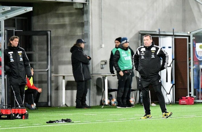 Skeid-trener Tom Nordlies ansiktsuttrykk beskriver det meste. Et nytt surt tap på overtid. Assistenttrener Morten Berre (til v.) ser heller ikke ut som om han morer seg. Foto: Anders Vindegg Skeid-trener Tom Nordlies ansiktsuttrykk beskriver det meste. Et nytt surt tap på overtid. Assistenttrener Morten Berre (til v.) ser heller ikke ut som om han morer seg. Foto: Anders Vindegg