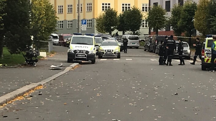 Kvinnen politiet jakter på var i bilen sammen med mannen, som kapret ambulansen. Foto: Mikkel Bay Vold Kvinnen politiet jakter på var i bilen sammen med mannen, som kapret ambulansen. Foto: Mikkel Bay Vold