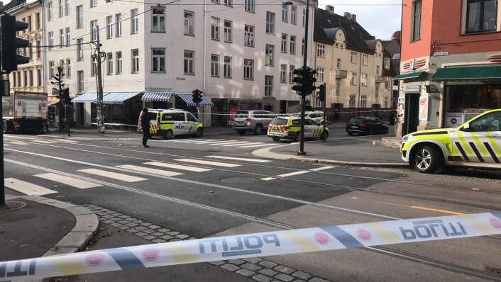 Vogts gate er avsperret i forbindelse med aksjonen mot ambulansekapreren og hans eventuelle samarbeidspartner. Foto: Mikkel Bay Vold Vogts gate er avsperret i forbindelse med aksjonen mot ambulansekapreren og hans eventuelle samarbeidspartner. Foto: Mikkel Bay Vold