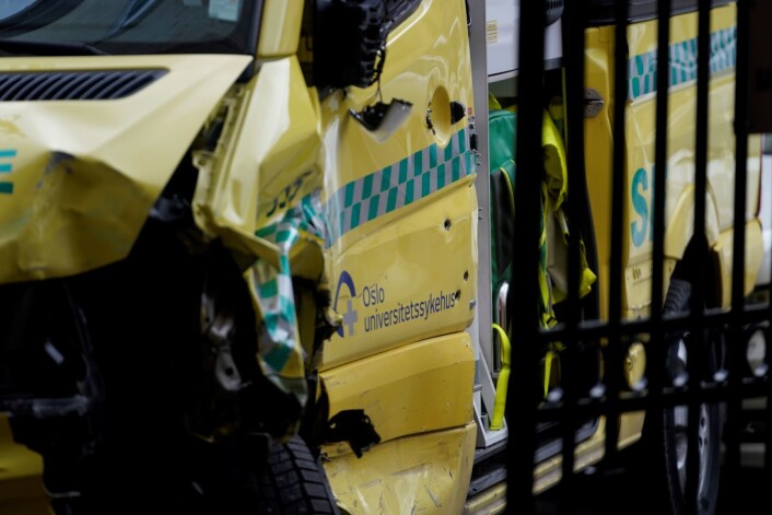 En bevæpnet mann som stjal en ambulanse i Oslo, er pågrepet. Flere kjøretøy og personer skal ha blitt påkjørt av ambulansen før den ble stanset. Foto: Håkon Mosvold Larsen / NTB scanpix En bevæpnet mann som stjal en ambulanse i Oslo, er pågrepet. Flere kjøretøy og personer skal ha blitt påkjørt av ambulansen før den ble stanset. Foto: Håkon Mosvold Larsen / NTB scanpix