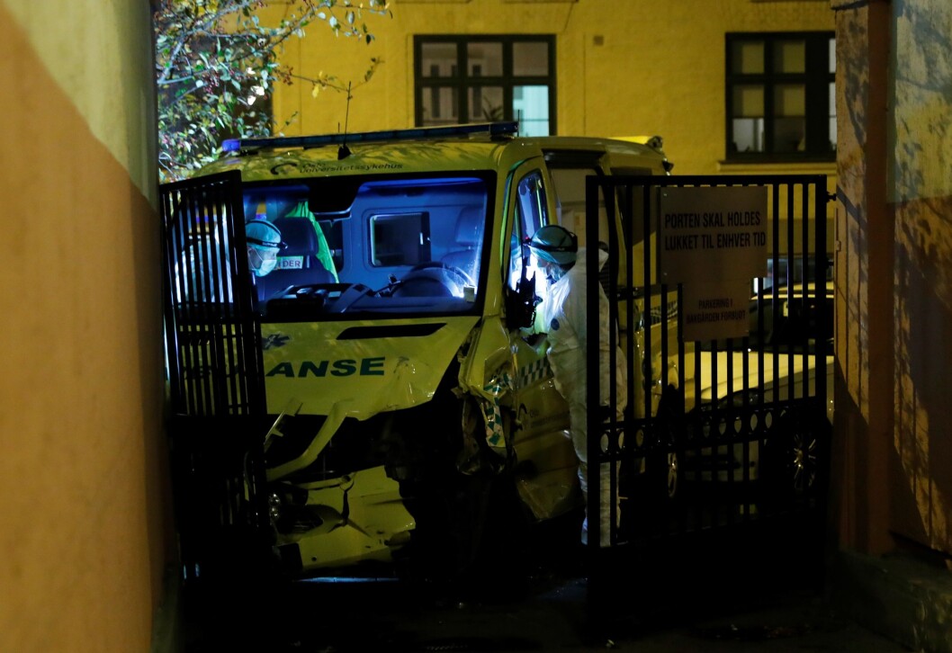 En bevæpnet mann stjal denne ambulansen. Men den ville kjøreturen, der en barnevogn ble rammet, ble til slutt stoppet av politiet. Foto: Stian Lysberg Solum / NTB scanpix En bevæpnet mann stjal denne ambulansen. Men den ville kjøreturen, der en barnevogn ble rammet, ble til slutt stoppet av politiet. Foto: Stian Lysberg Solum / NTB scanpix