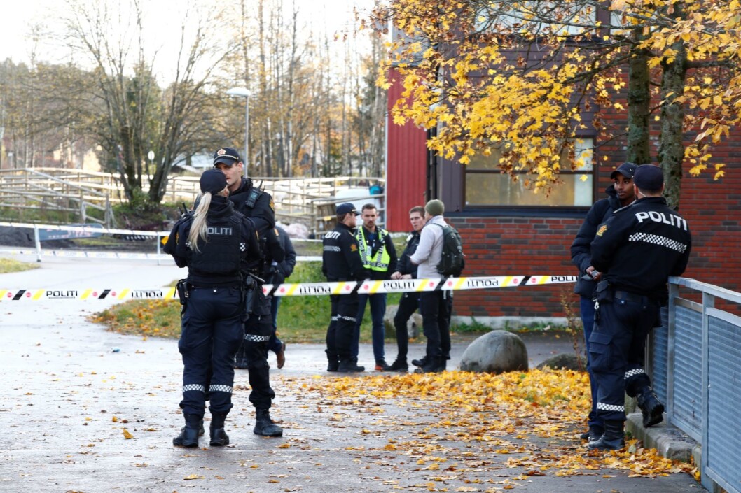 Bråk på Stovner vidergående skole. De involverte skal ha forlatt stedet, og politiet har ikke funnet skadde personer i området. Foto: Terje Pedersen / NTB scanpix Bråk på Stovner vidergående skole. De involverte skal ha forlatt stedet, og politiet har ikke funnet skadde personer i området. Foto: Terje Pedersen / NTB scanpix