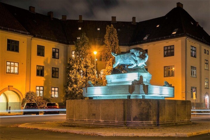 Asbjørg Borgfelts oksestatue er elsket av Torshovfolket. Den kraftig og virile oksen har blitt selve symbolet på Torshov. Foto: Morten Lauveng Jørgensen Asbjørg Borgfelts oksestatue er elsket av Torshovfolket. Den kraftig og virile oksen har blitt selve symbolet på Torshov. Foto: Morten Lauveng Jørgensen