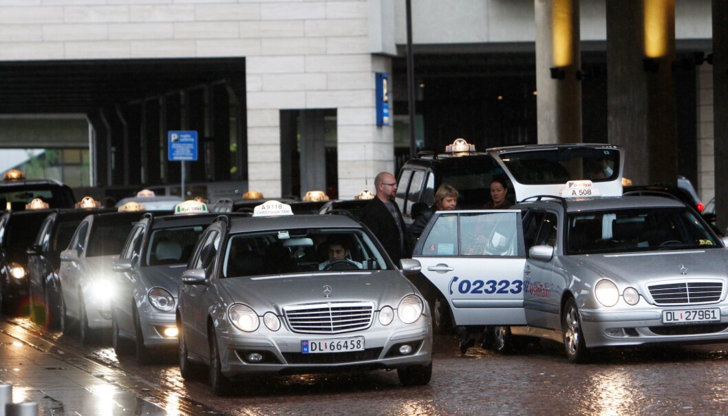 Det er slutt på kravet om kjentmannsprøve for taxisjåfører i Oslo og Akershus. Neste sommer gjelder endringen for hele landet. Det er slutt på kravet om kjentmannsprøve for taxisjåfører i Oslo og Akershus. Neste sommer gjelder endringen for hele landet.