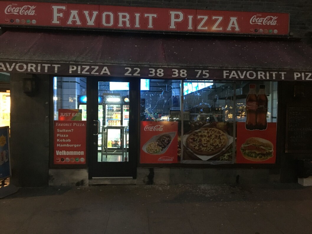 Tre ganger på kort tid er Favoritt pizza og kebab angrepet og ramponert. Nå er en 61-årig mann arrestert. Foto: Vegard Velle Tre ganger på kort tid er Favoritt pizza og kebab angrepet og ramponert. Nå er en 61-årig mann arrestert. Foto: Vegard Velle