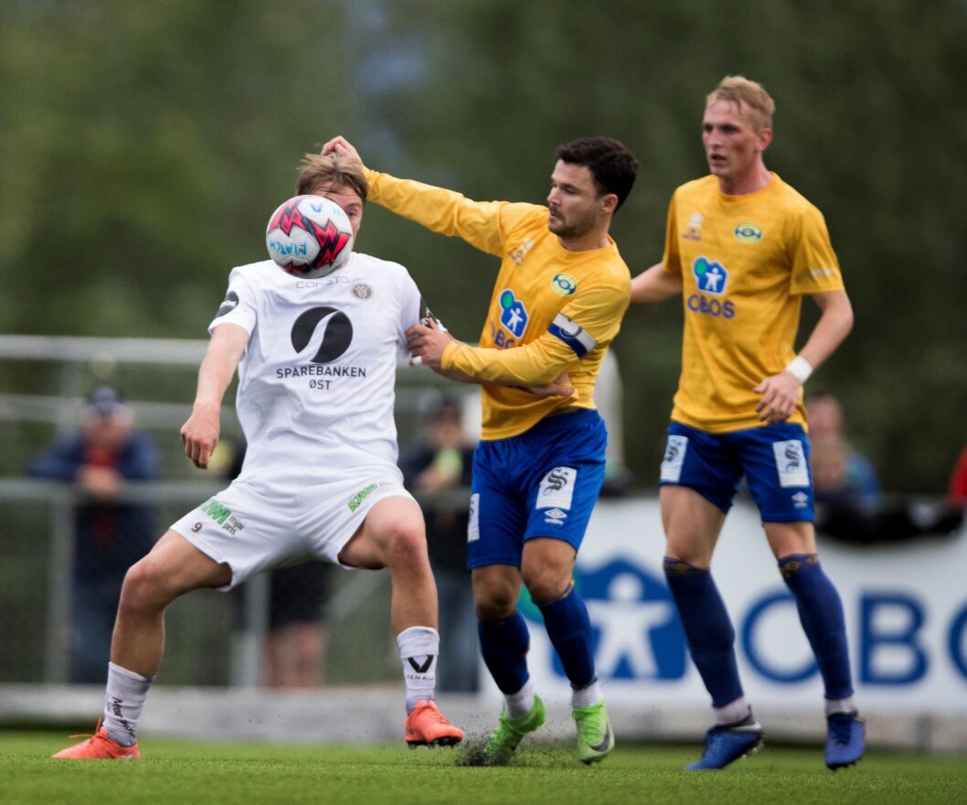 Sondre Liseth (i gult t.v) og Preben Markowitz under cupkampen i tredje runde mellom Grorud og Mjøndalen på Grorud Matchbane. Foto: Terje Pedersen / NTB scanpix Sondre Liseth (i gult t.v) og Preben Markowitz under cupkampen i tredje runde mellom Grorud og Mjøndalen på Grorud Matchbane. Foto: Terje Pedersen / NTB scanpix