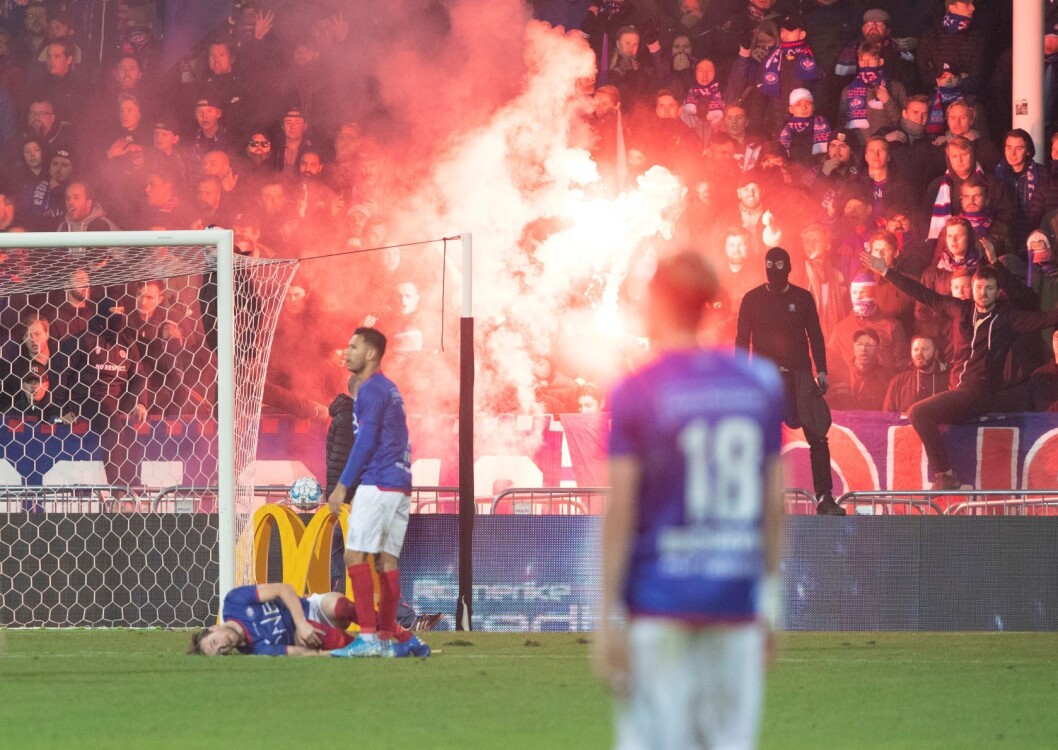 Det gikk het for seg under kampen mellom Lillestrøm og Vålerenga. Lillestrøm møter hjemme på Åråsen lørdag. Foto: Terje Bendiksby / NTB scanpix Det gikk het for seg under kampen mellom Lillestrøm og Vålerenga. Lillestrøm møter hjemme på Åråsen lørdag. Foto: Terje Bendiksby / NTB scanpix