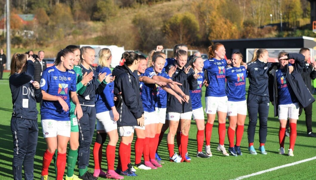 Vålerenga-jentene kunne juble for en plass i cupfinalen etter søndagens 4-1-seier over Arna Bjørnar. Foto: Christian Boger Vålerenga-jentene kunne juble for en plass i cupfinalen etter søndagens 4-1-seier over Arna Bjørnar. Foto: Christian Boger